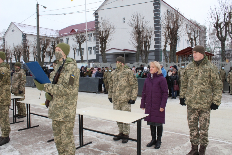 Ніна Лемеш привітала юнаків, що присягнули на вірність українському народові